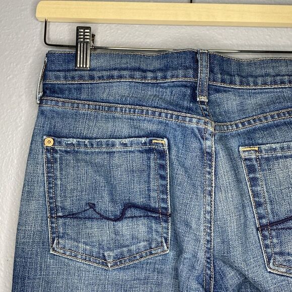 7 for all Mankind Medium Wash a distressed Cropped Capris Jeans Size 27 - Picture 6 of 9